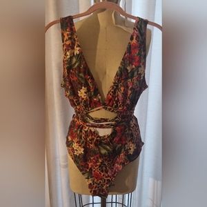 SheIn, swimsuit multiple color leopard, size 4xl but runs small (wraparound)